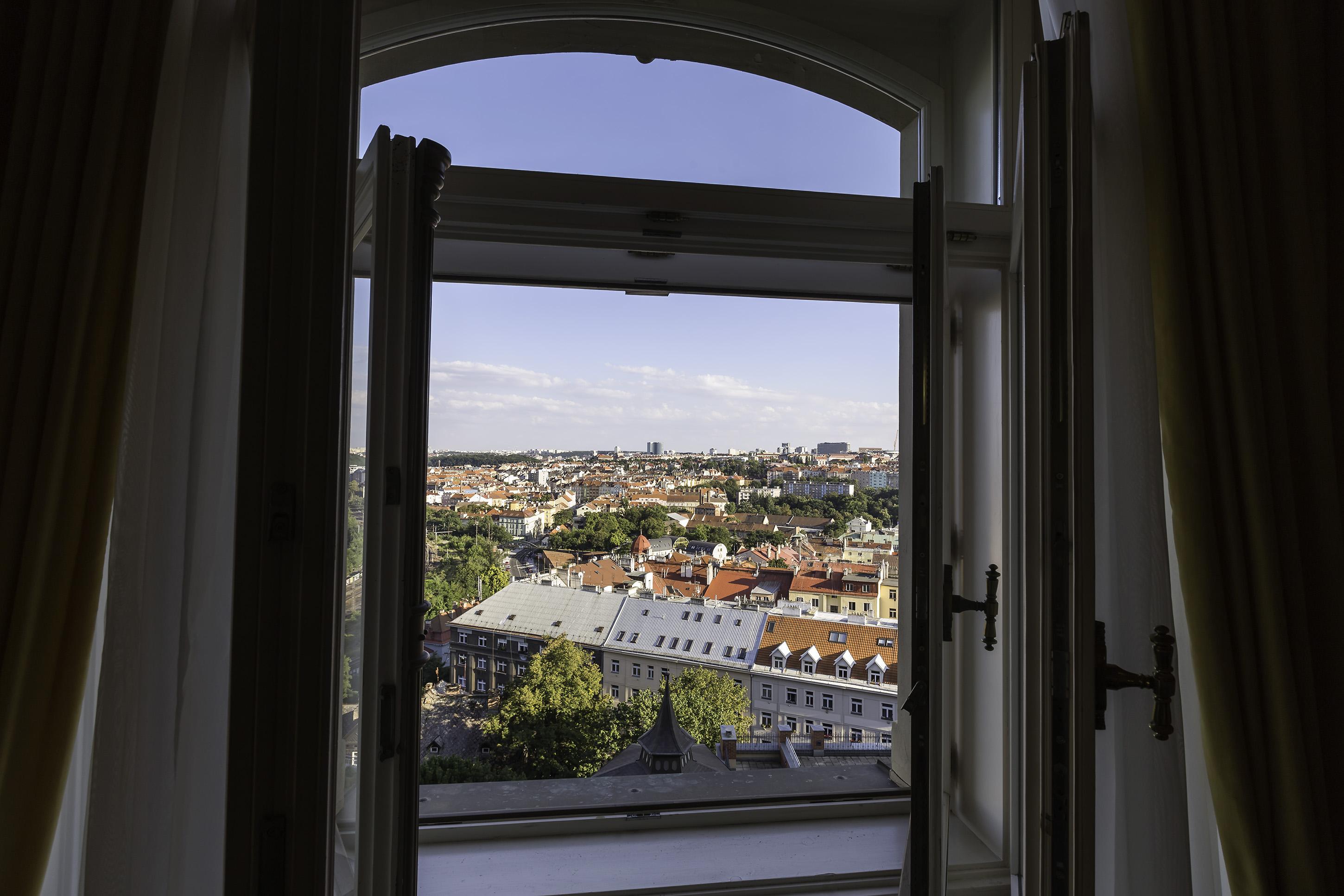 Le Palais Art Hotel Praga Exterior foto View from the window of the tower