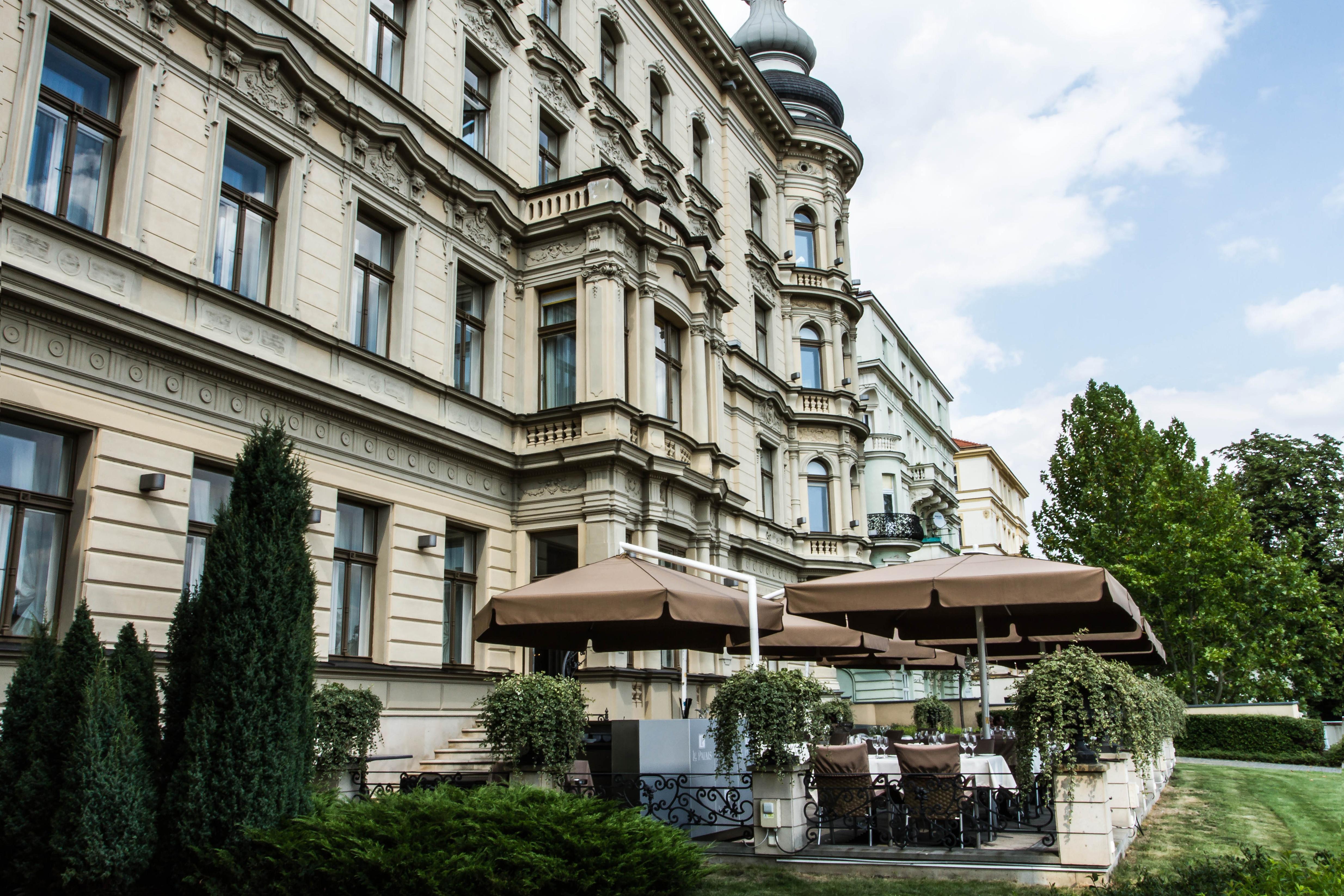 Le Palais Art Hotel Praga Exterior foto The main building of the university