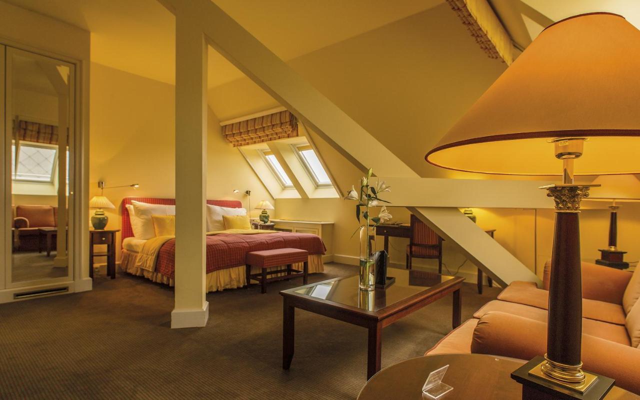 Le Palais Art Hotel Praga Exterior foto A suite at the hotel